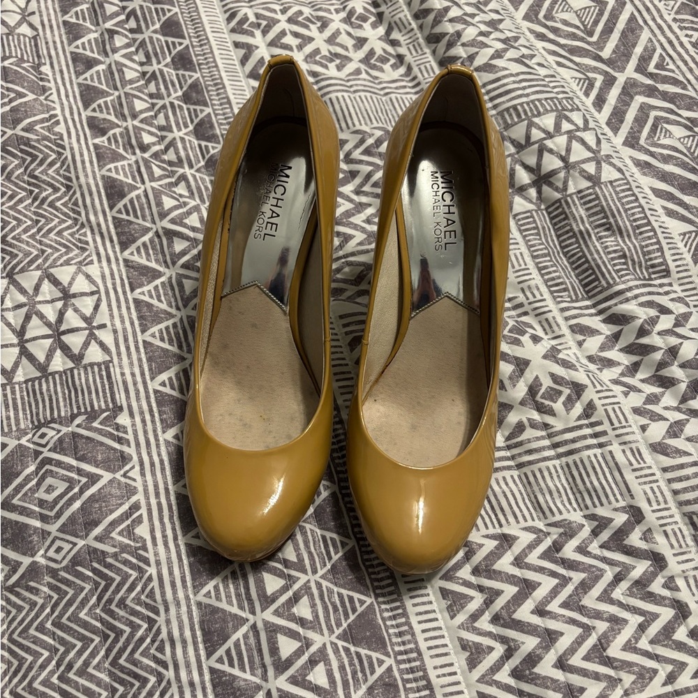 Used Michael Kors size 8.5 womens heels